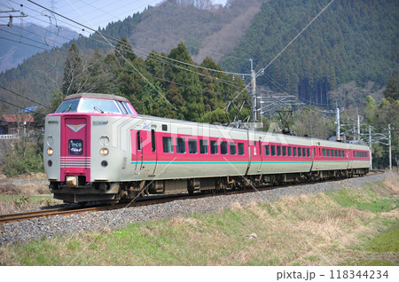 伯備線　根雨ー黒板　JR西日本　381系　クモハ381-7（出雲）　やくも 118344234