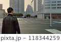 都会を歩く男性 118344259