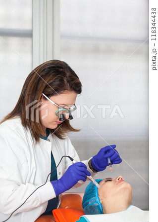 Application of an anti-aging facial rejuvenation cocktail using micro needles. Dermatology concept. Aesthetic medicine concept. 118344438