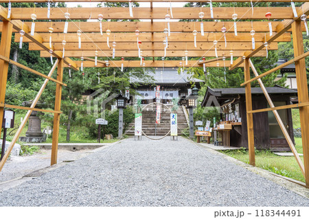 秋の土津神社　沢山の風鈴　福島県猪苗代町 118344491