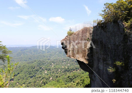 青空の地獄のぞき 鋸山 日本寺 千葉県 青空の地獄のぞき 鋸山 日本寺 千葉県 118344740