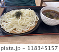 夏の冷たいうどん 118345157