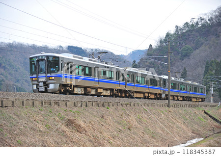 北陸本線　今庄ー南今庄　JR西日本　521系　M9+G07編成（金沢） 118345387