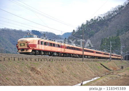 北陸本線　今庄ー南今庄　JR西日本　489系　H01編成（金沢） 118345389