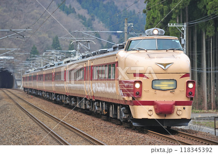 北陸本線　南今庄　JR西日本　489系　H01編成（金沢） 118345392