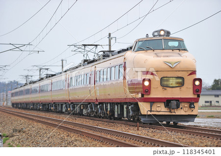 北陸本線　芦原温泉ー丸岡　JR西日本　489系　H01編成（金沢） 118345401