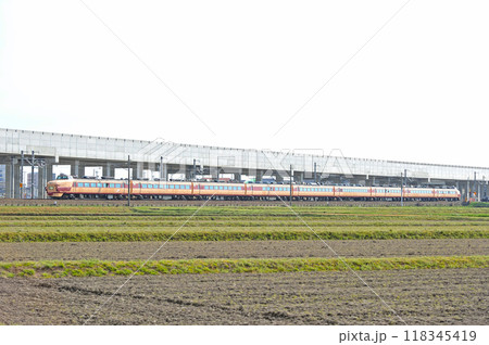 北陸本線　松任ー野々市　JR西日本　489系　H01編成（金沢） 118345419