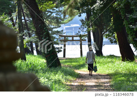 丹後半島・天橋立神社の鳥居と参道 118346078