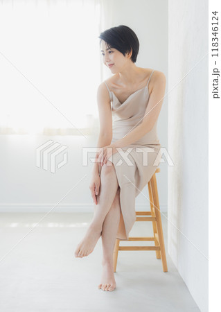 ショートヘアの女性のビューティイメージ ショートヘアの女性のビューティイメージ 118346124