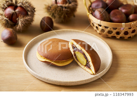 栗どら焼き 118347993