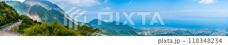 新緑の仁田峠第二展望所からの眺め 平成新山 パノラマ 【長崎県雲仙市】 新緑の仁田峠第二展望所からの眺め 平成新山 パノラマ 【長崎県雲仙市】 118348234