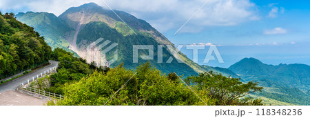 新緑の仁田峠第二展望所からの眺め　平成新山　パノラマ　【長崎県雲仙市】 118348236