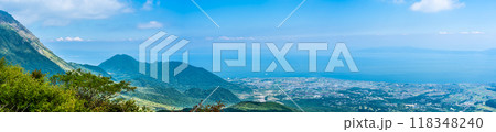 新緑の仁田峠第二展望所からの眺め　パノラマ　【長崎県雲仙市】 118348240