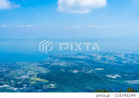 新緑の仁田峠第二展望所からの眺め 【長崎県雲仙市】 新緑の仁田峠第二展望所からの眺め 【長崎県雲仙市】 118348249