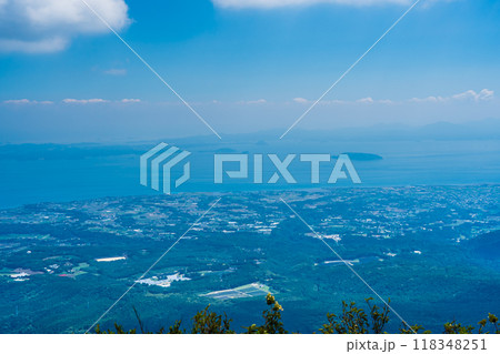 新緑の仁田峠第二展望所からの眺め　【長崎県雲仙市】 118348251