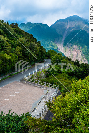 新緑の仁田峠第二展望所からの眺め　平成新山　【長崎県雲仙市】 118348258