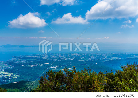 新緑の仁田峠第二展望所からの眺め 【長崎県雲仙市】 新緑の仁田峠第二展望所からの眺め 【長崎県雲仙市】 118348270