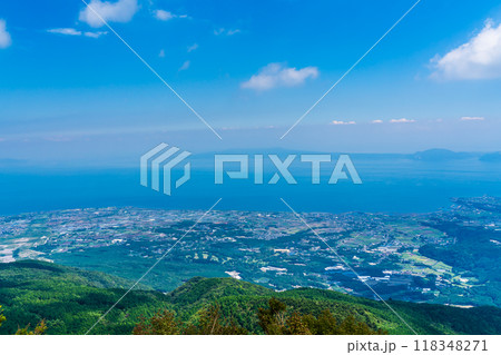 新緑の仁田峠第二展望所からの眺め 【長崎県雲仙市】 新緑の仁田峠第二展望所からの眺め 【長崎県雲仙市】 118348271