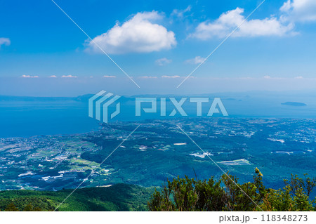 新緑の仁田峠第二展望所からの眺め　【長崎県雲仙市】 118348273
