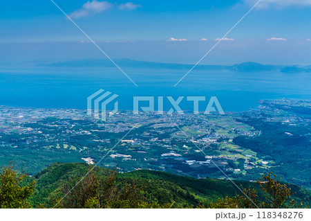 新緑の仁田峠第二展望所からの眺め　【長崎県雲仙市】 118348276