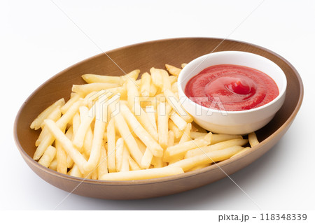 美味しそうなフライドポテトとケチャップ 118348339