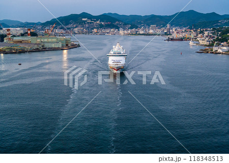 女神大橋から長崎港客船出港（Blue Dream Melody）【長崎市】 118348513