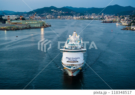 女神大橋から長崎港客船出港（Blue Dream Melody）【長崎市】 118348517