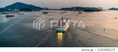 女神大橋から長崎港客船出港（Blue Dream Melody）パノラマ【長崎市】 118348527