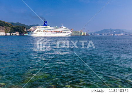 長崎港客船入港（Piano Land）【長崎市】 118348573