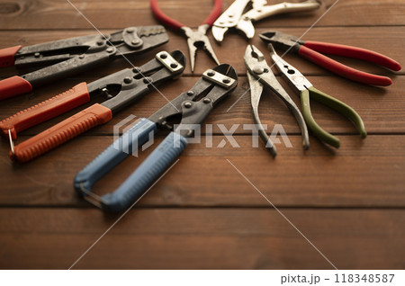 使い込まれた工具類 使い込まれた工具類 118348587