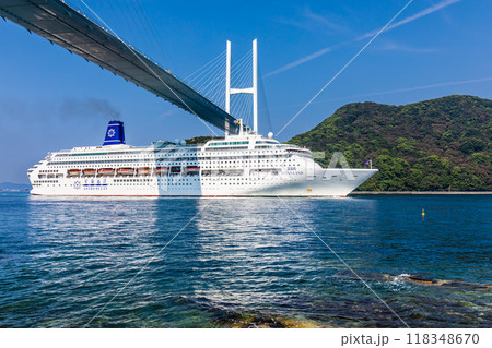 長崎港客船入港(Piano Land) 女神大橋通過【長崎市】 長崎港客船入港(Piano Land) 女神大橋通過【長崎市】 118348670