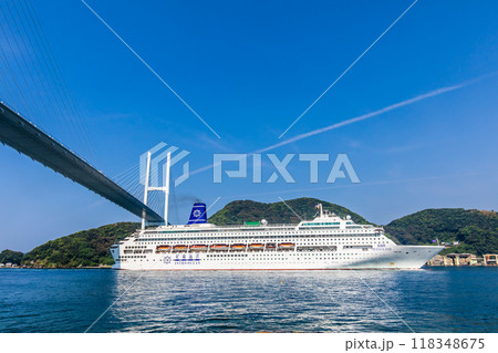 長崎港客船入港(Piano Land) 女神大橋通過【長崎市】 長崎港客船入港(Piano Land) 女神大橋通過【長崎市】 118348675