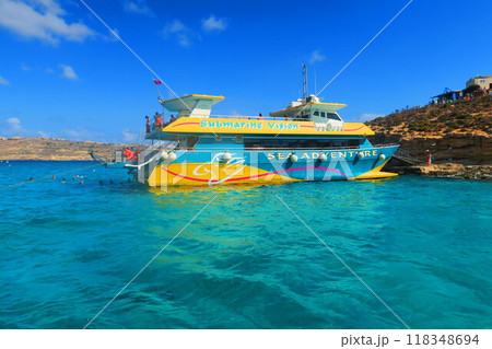 コミノ島のブルー・ラグーン 118348694