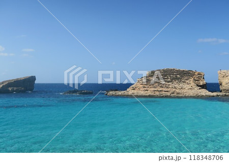 コミノ島のブルー・ラグーン 118348706
