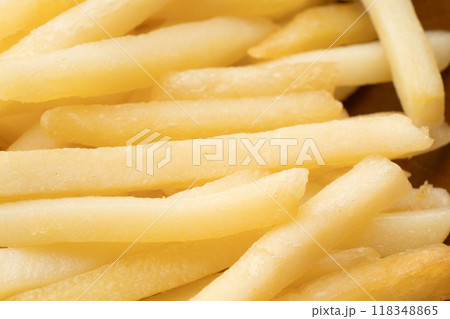 美味しそうなフライドポテトのクローズアップ 118348865