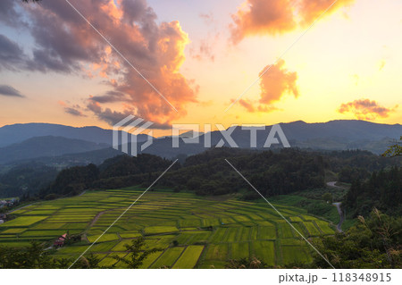 夕焼雲と椹平の棚田 夕焼雲と椹平の棚田 118348915