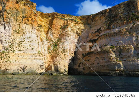 マルタの自然の創造物、青の洞門、ブルー・グロット 118349365