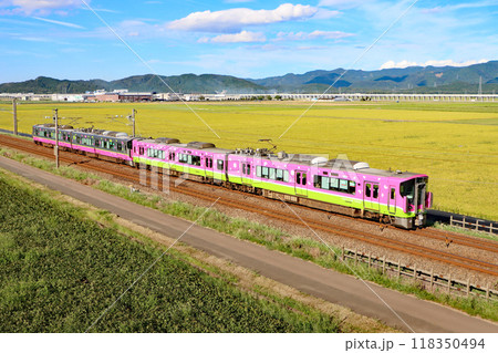 ハピラインふくい特別色混結4両編成 丸岡ストレート(五本跨線橋、芦原温泉駅~丸岡駅間) HF10編成 ハピラインふくい特別色混結4両編成 丸岡ストレート(五本跨線橋、芦原温泉駅~丸岡駅間) HF10編成 118350494