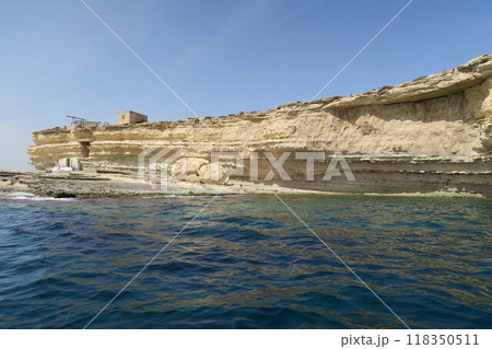 マルタのマルサシュロックから遊覧船で巡る海岸線 118350511