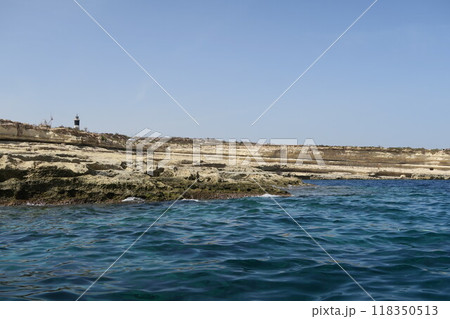 マルタのマルサシュロックから遊覧船で巡る海岸線 118350513