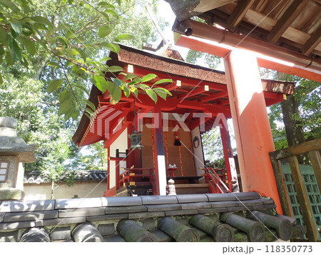 奈良県奈良市、新薬師寺の南門の西にあり、天照皇大神、藤原広嗣、地主神を祀る南都鏡神社 118350773
