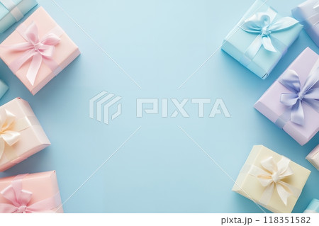 パステルカラーのギフトボックスと柔らかな背景 パステルカラーのギフトボックスと柔らかな背景 118351582