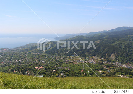 大室山から眺める伊東の眺望 静岡県伊東市 118352425