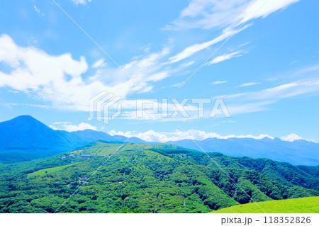 7月の霧ヶ峰高原からの車山と南アルプスと八島ヶ原湿原 信州の自然 信州の風景 7月の霧ヶ峰高原からの車山と南アルプスと八島ヶ原湿原 信州の自然 信州の風景 118352826