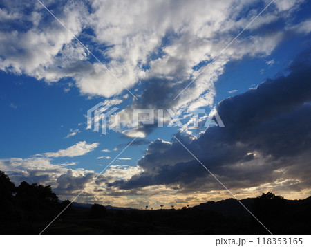 幻想的な夕景 118353165