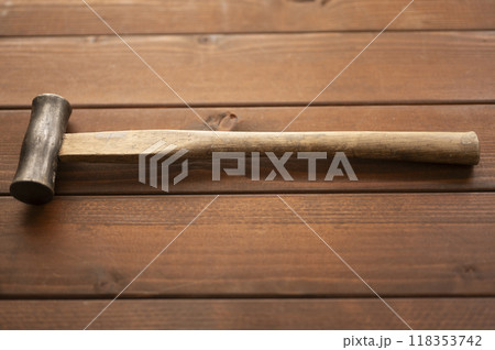 使い込まれた工具　丸玄能 118353742