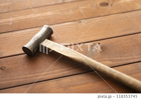 使い込まれた工具　丸玄能 118353745