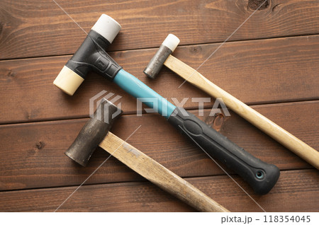 使い込まれたハンマー類 使い込まれたハンマー類 118354045