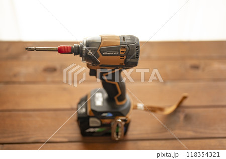 インパクトドライバー 118354321