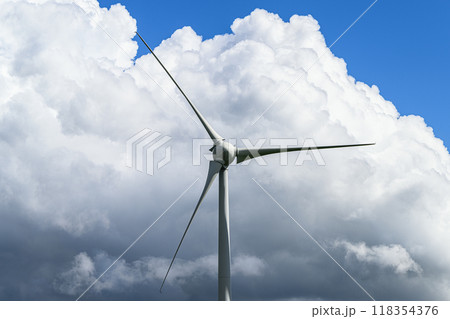 風車と入道雲　夏の風景　布引高原 118354376